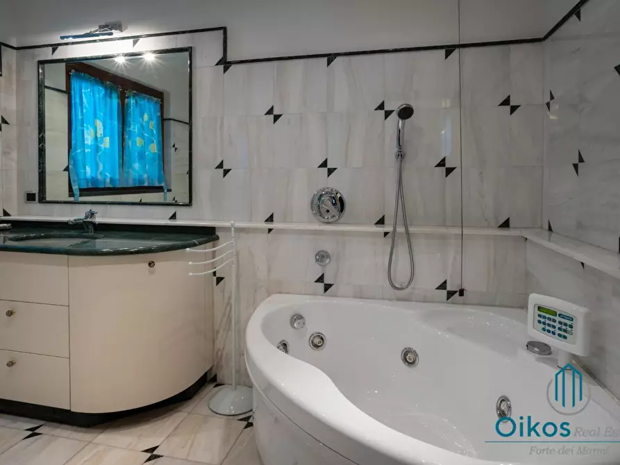 Immagine 37 di Villa in affitto  a Forte Dei Marmi