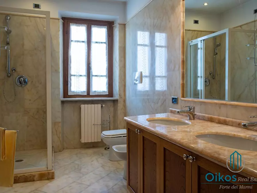 Immagine 9 di Villa in affitto  a Forte Dei Marmi