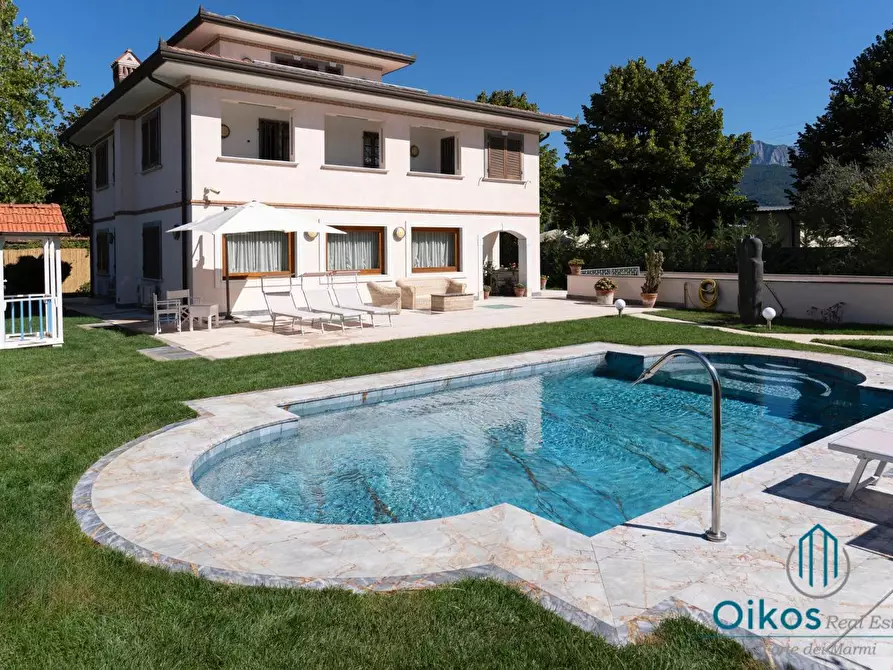 Immagine 2 di Villa in affitto  a Forte Dei Marmi