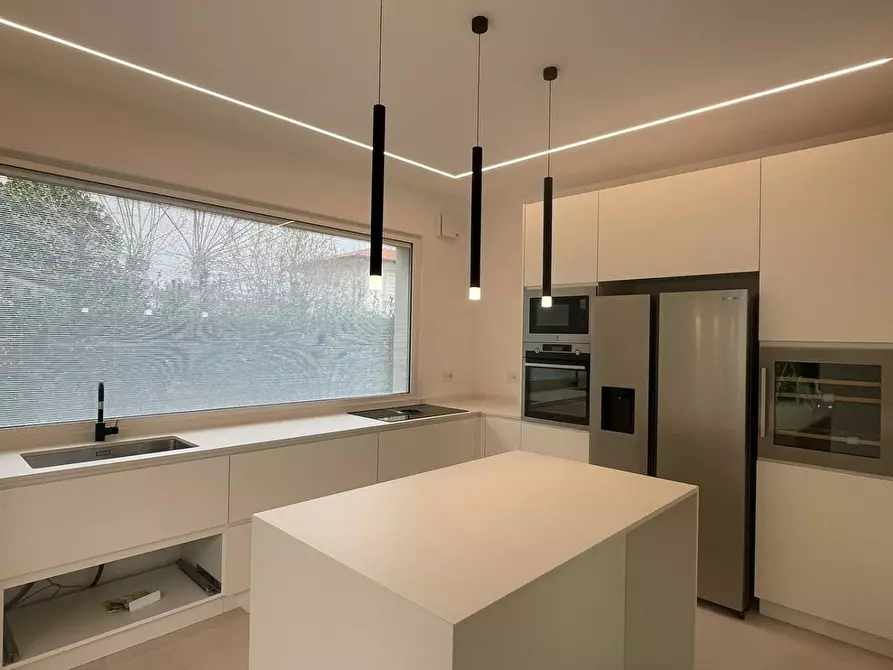 Immagine 27 di Villa in affitto  a Pietrasanta