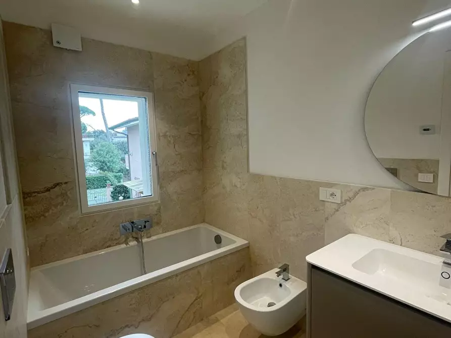 Immagine 21 di Villa in affitto  a Pietrasanta