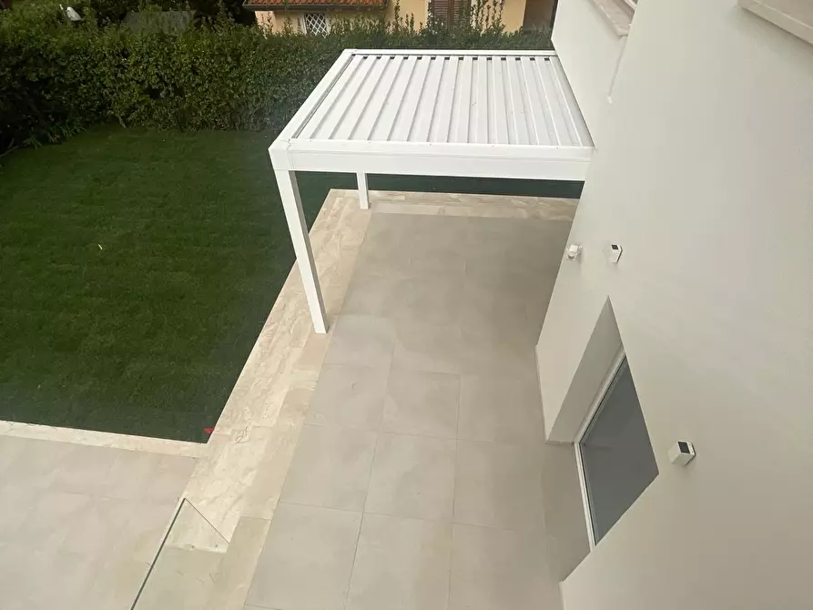 Immagine 4 di Villa in affitto  a Pietrasanta