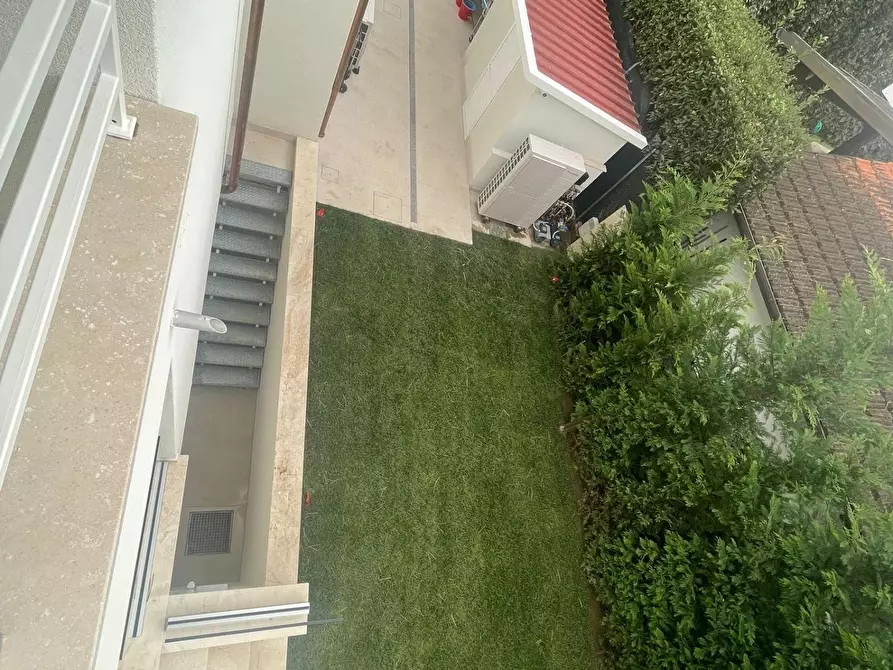 Immagine 6 di Villa in affitto  a Pietrasanta