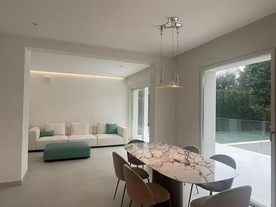 Immagine 23 di Villa in affitto  a Pietrasanta