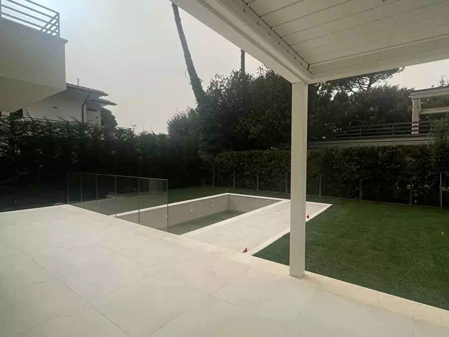 Immagine 3 di Villa in affitto  a Pietrasanta
