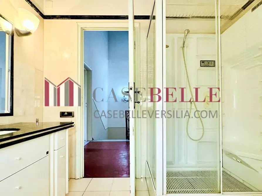Immagine 28 di Casa indipendente in vendita  a Viareggio