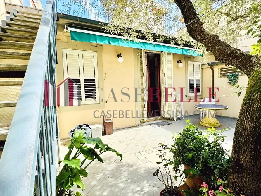 Immagine 39 di Casa indipendente in vendita  a Viareggio