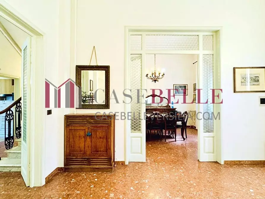 Immagine 1 di Casa indipendente in vendita  a Viareggio