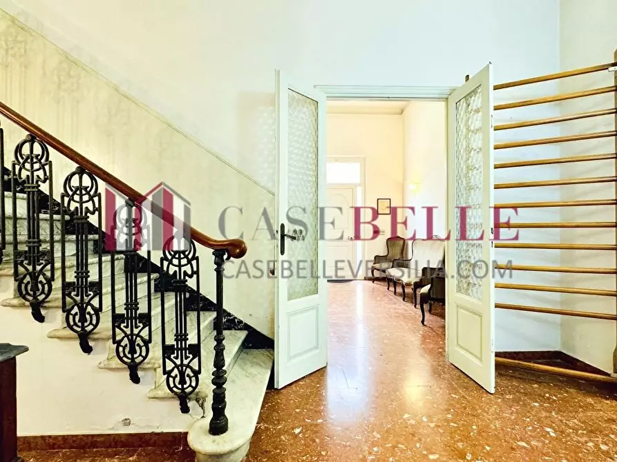 Immagine 2 di Casa indipendente in vendita  a Viareggio