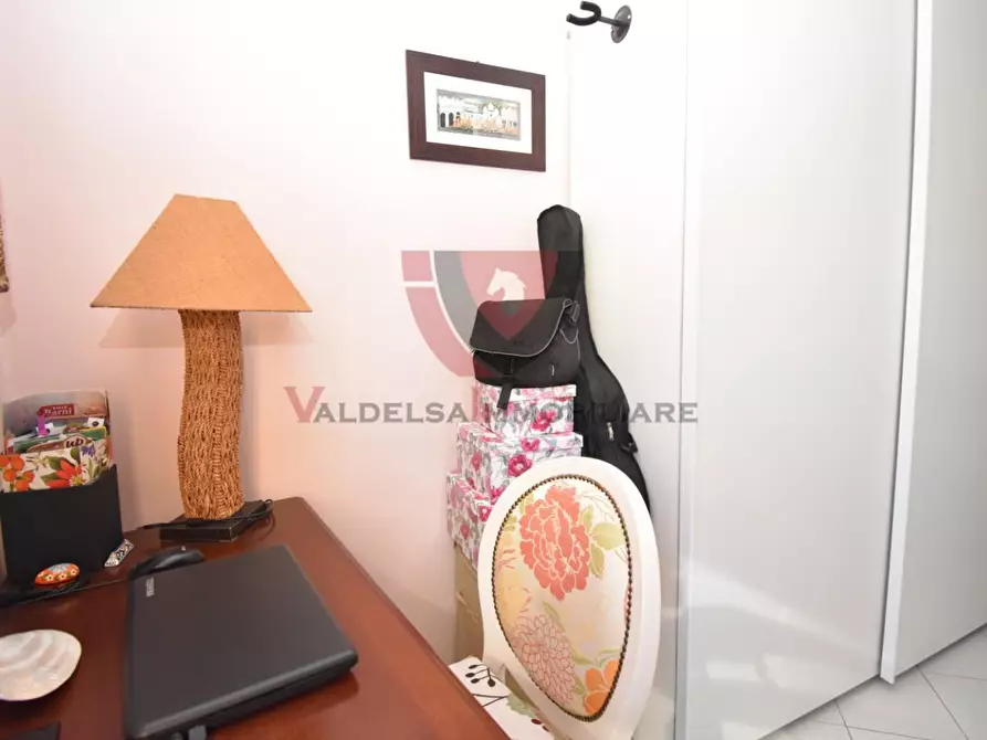 Immagine 11 di Appartamento in vendita  a Colle Di Val D'elsa