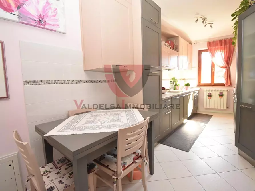 Immagine 6 di Appartamento in vendita  a Colle Di Val D'elsa