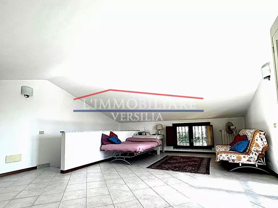 Immagine 52 di Villetta a schiera in vendita  a Montignoso