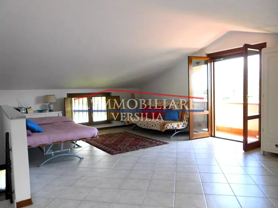 Immagine 48 di Villetta a schiera in vendita  a Montignoso