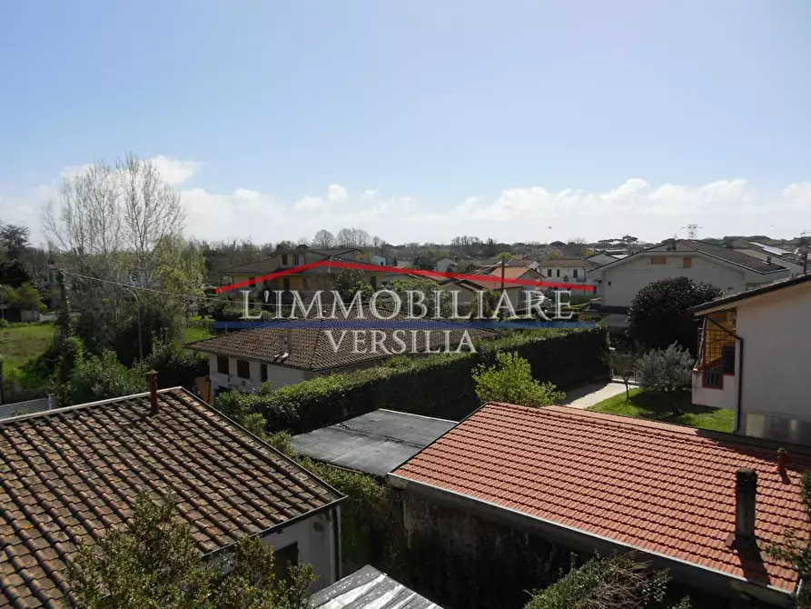 Immagine 49 di Villetta a schiera in vendita  a Montignoso