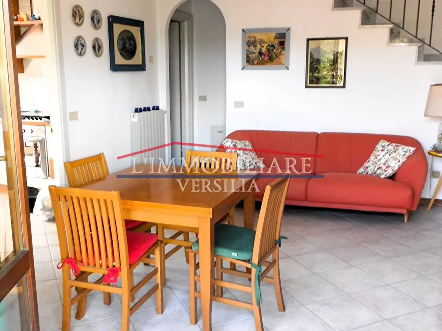 Immagine 9 di Villetta a schiera in vendita  a Montignoso