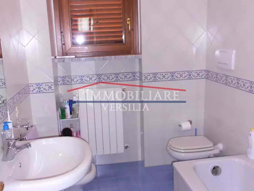 Immagine 41 di Villetta a schiera in vendita  a Montignoso