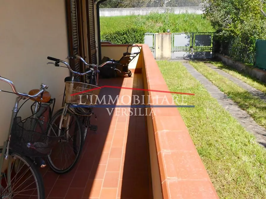 Immagine 57 di Villetta a schiera in vendita  a Montignoso