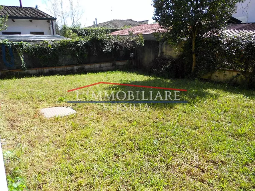 Immagine 5 di Villetta a schiera in vendita  a Montignoso