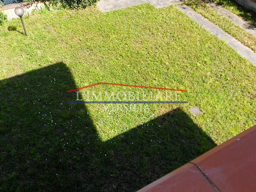 Immagine 27 di Villetta a schiera in vendita  a Montignoso