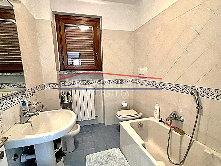 Immagine 42 di Villetta a schiera in vendita  a Montignoso