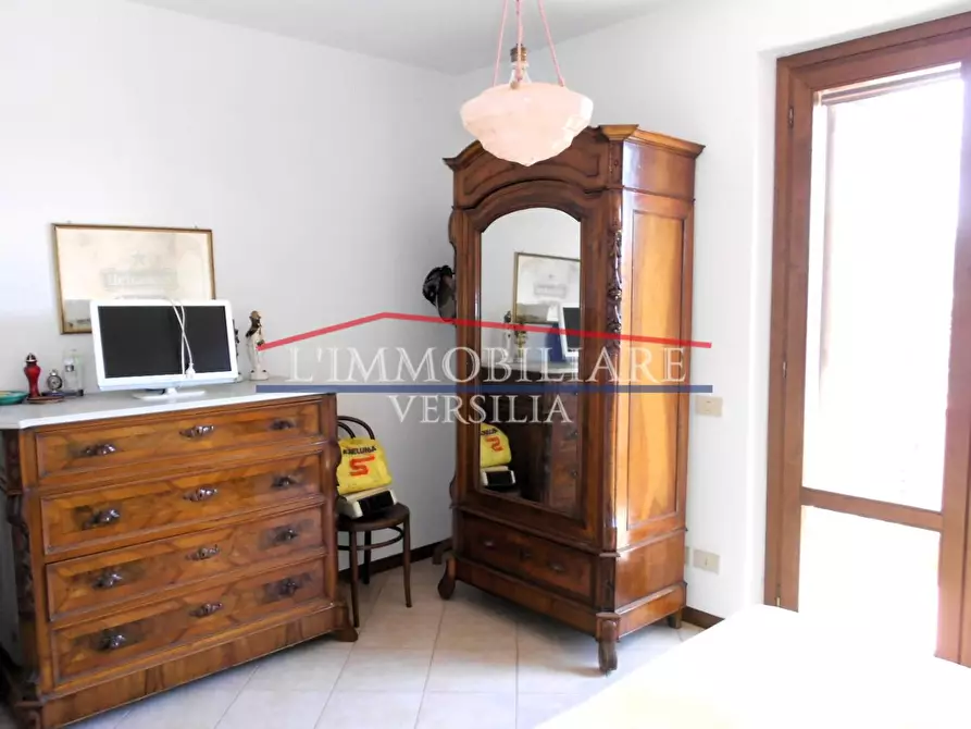 Immagine 24 di Villetta a schiera in vendita  a Montignoso