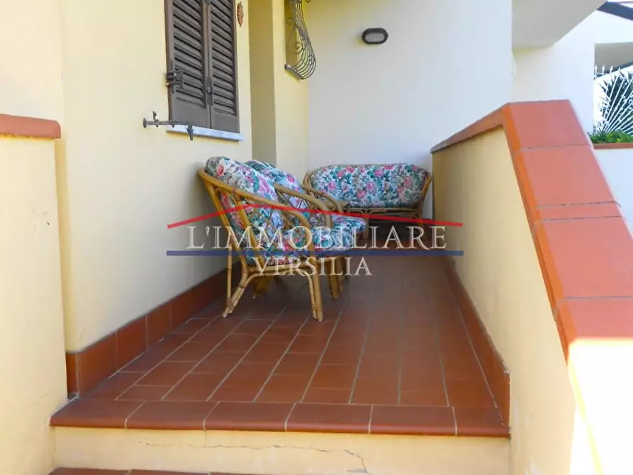 Immagine 2 di Villetta a schiera in vendita  a Montignoso