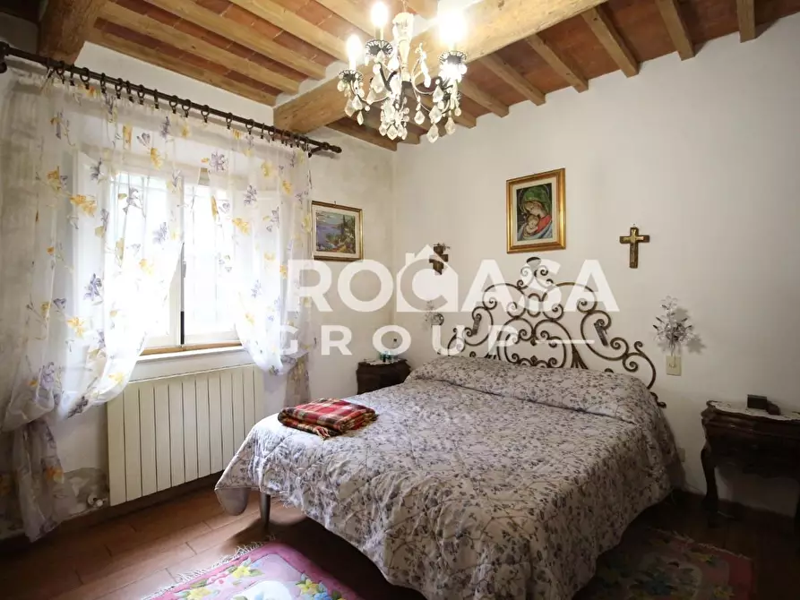 Immagine 5 di Villa in vendita  a Lucca