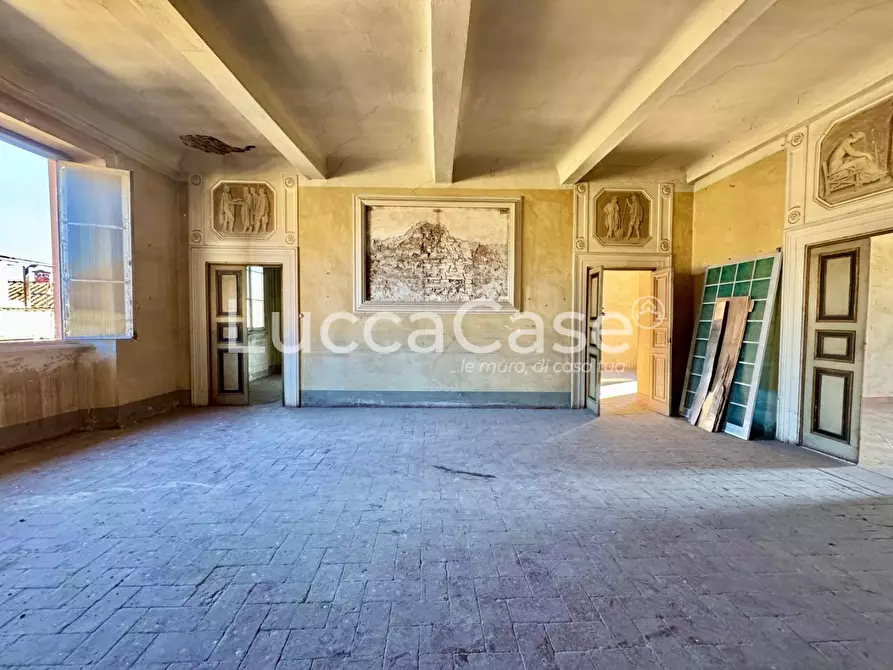 Immagine 33 di Mansarda in vendita  a Lucca