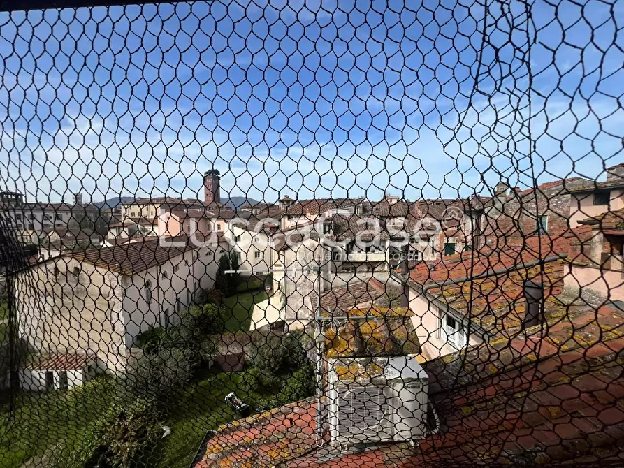 Immagine 20 di Mansarda in vendita  a Lucca