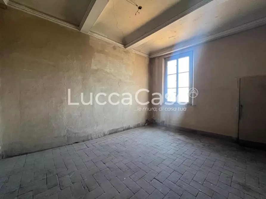 Immagine 70 di Mansarda in vendita  a Lucca
