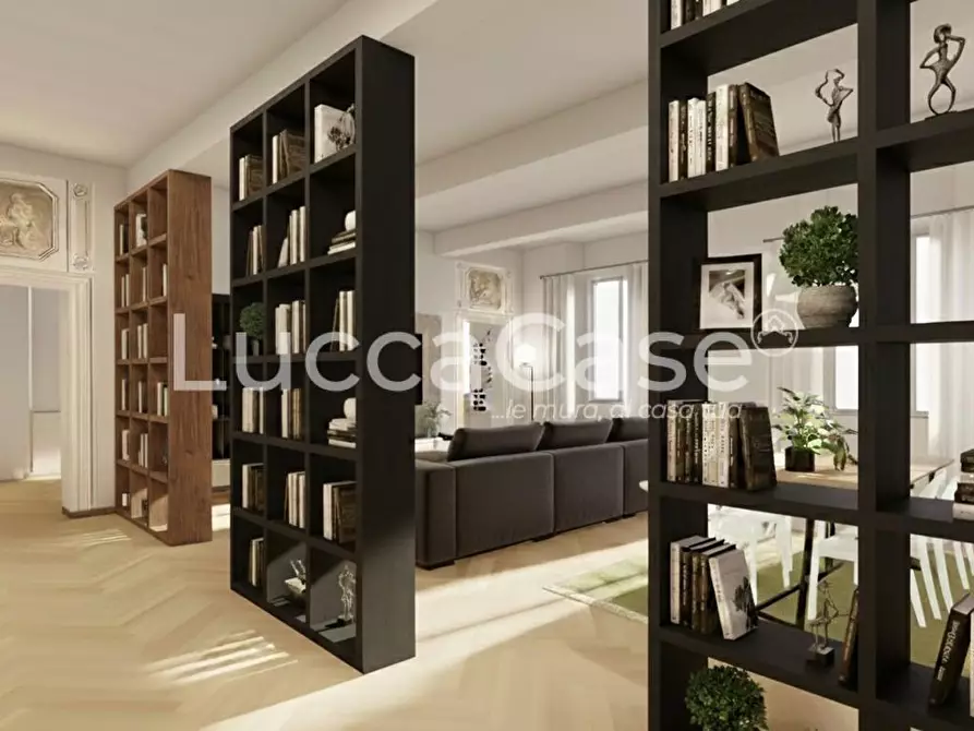 Immagine 50 di Mansarda in vendita  a Lucca