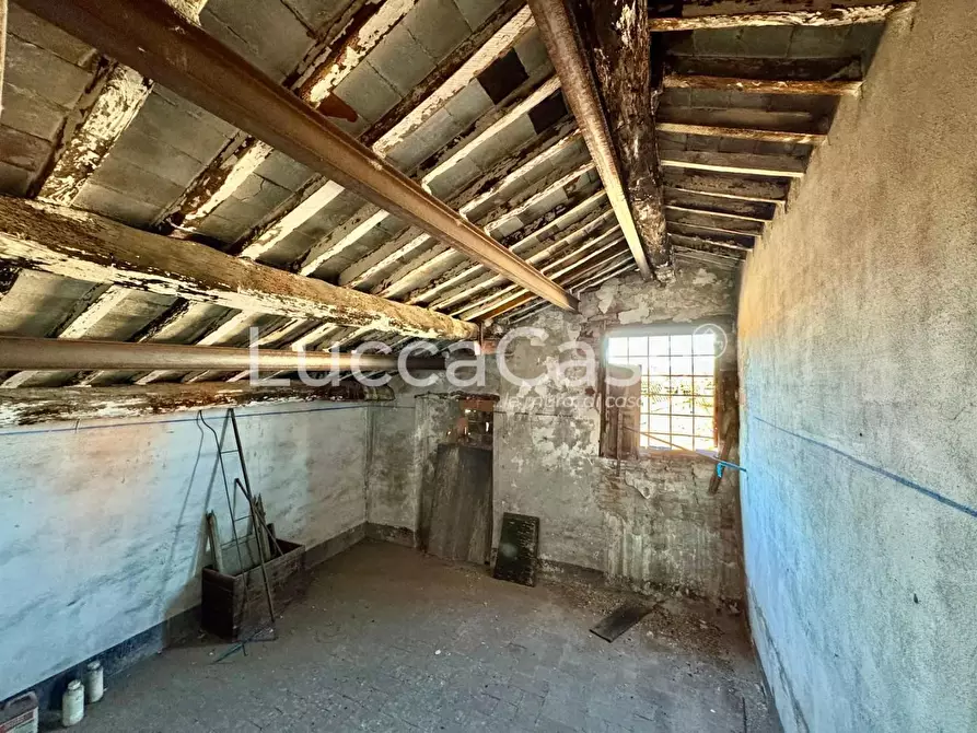 Immagine 43 di Mansarda in vendita  a Lucca