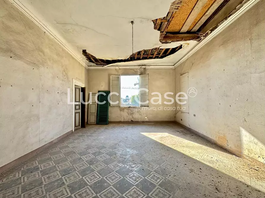 Immagine 31 di Mansarda in vendita  a Lucca