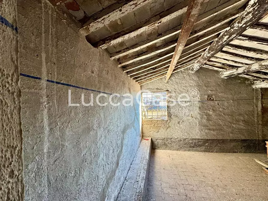 Immagine 42 di Mansarda in vendita  a Lucca
