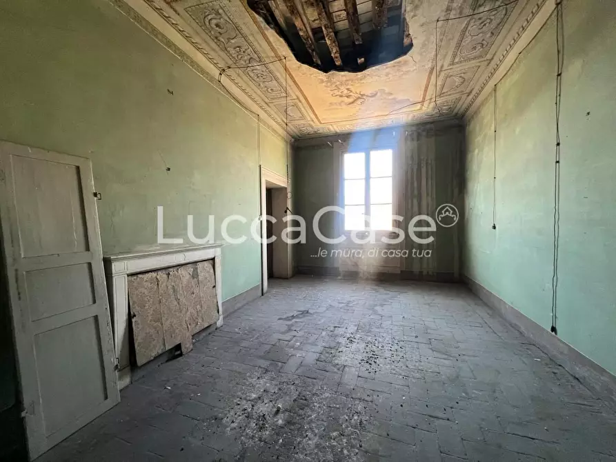 Immagine 71 di Mansarda in vendita  a Lucca