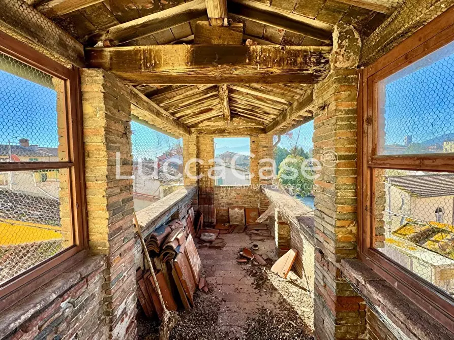 Immagine 36 di Mansarda in vendita  a Lucca