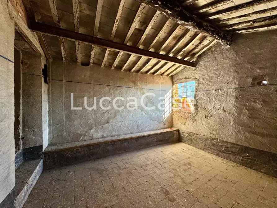 Immagine 40 di Mansarda in vendita  a Lucca