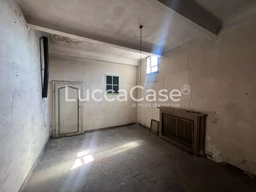 Immagine 74 di Mansarda in vendita  a Lucca