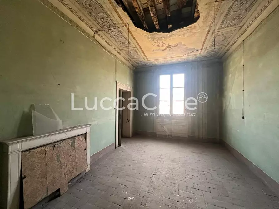 Immagine 14 di Mansarda in vendita  a Lucca