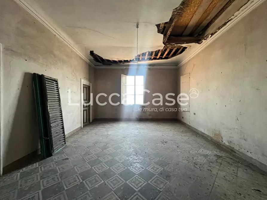 Immagine 68 di Mansarda in vendita  a Lucca