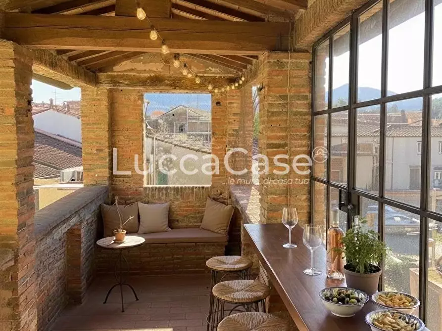 Immagine 60 di Mansarda in vendita  a Lucca