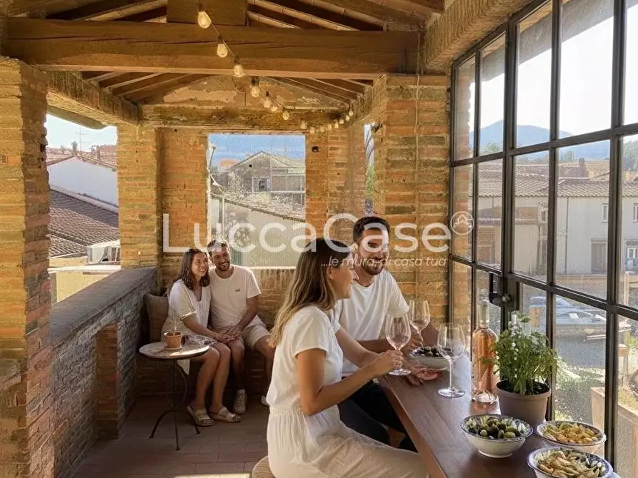 Immagine 44 di Mansarda in vendita  a Lucca