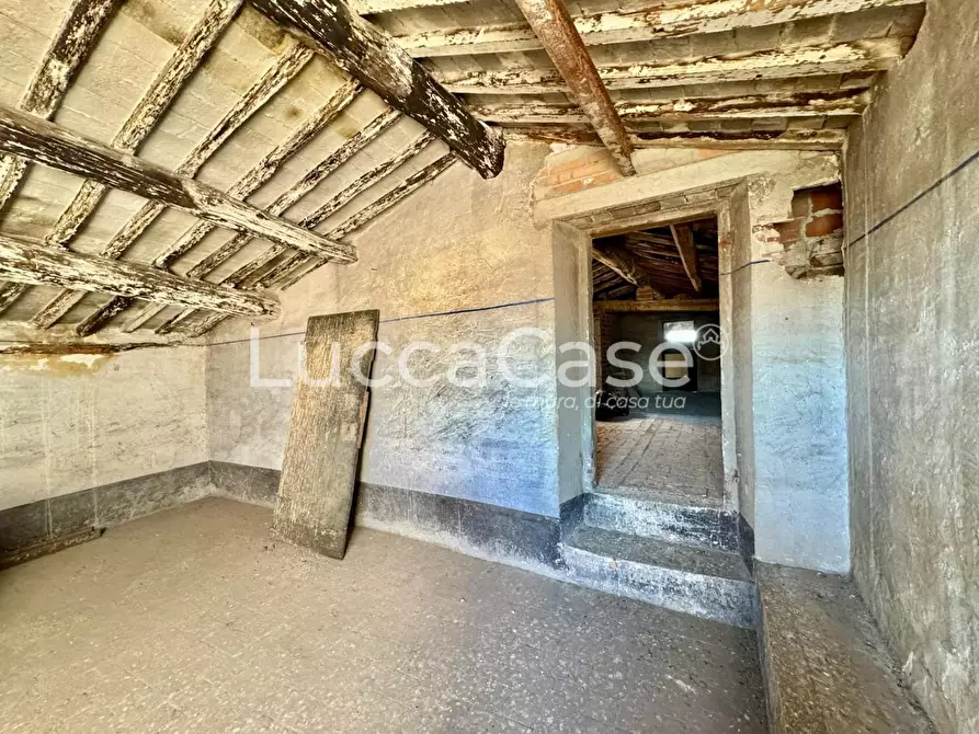 Immagine 41 di Mansarda in vendita  a Lucca