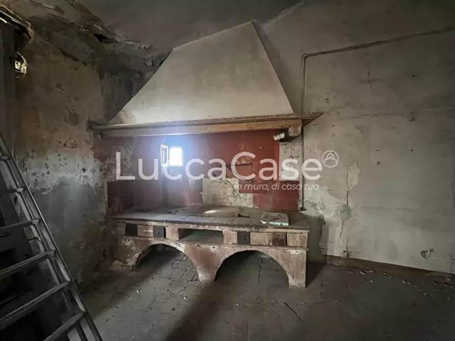 Immagine 6 di Mansarda in vendita  a Lucca