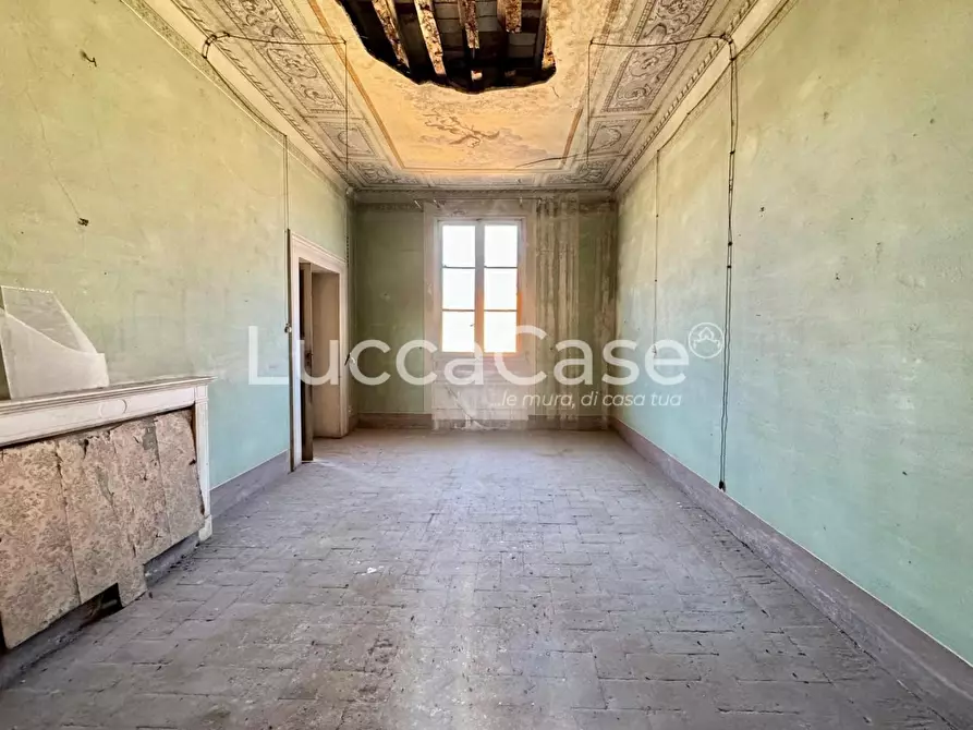 Immagine 34 di Mansarda in vendita  a Lucca