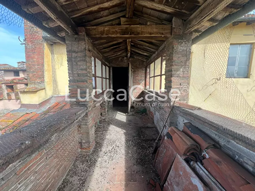 Immagine 5 di Mansarda in vendita  a Lucca