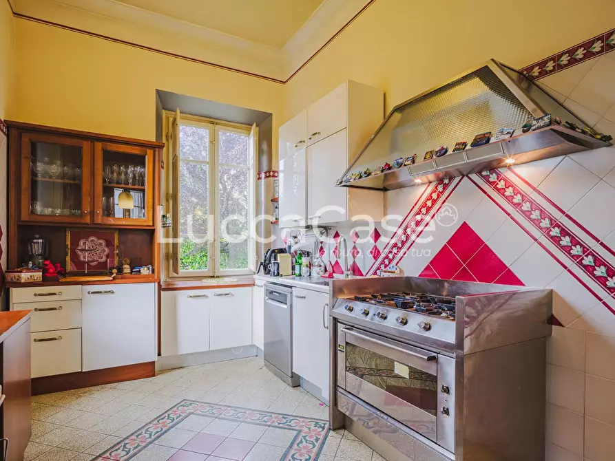 Immagine 9 di Villa in vendita  a Lucca