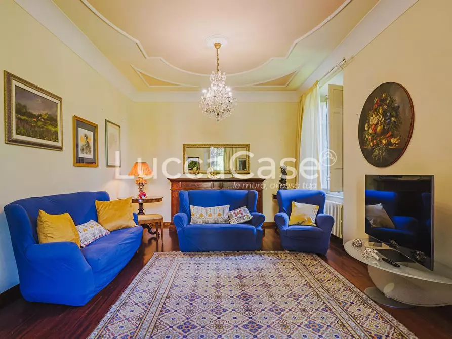 Immagine 5 di Villa in vendita  a Lucca