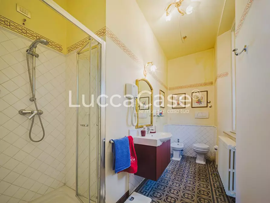 Immagine 11 di Villa in vendita  a Lucca