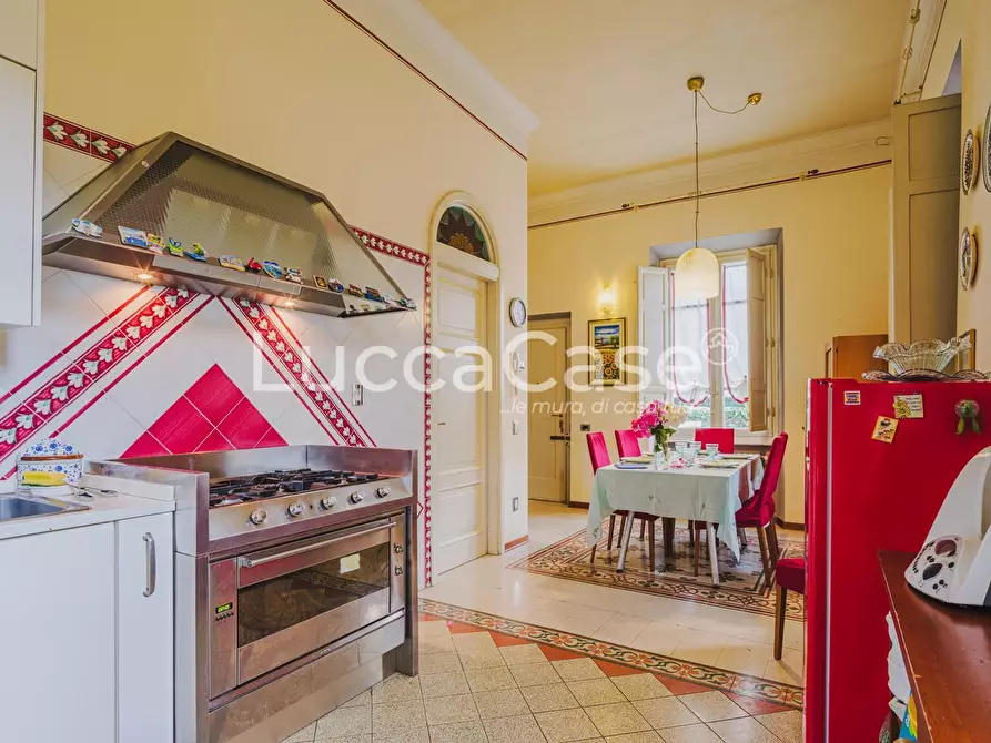 Immagine 7 di Villa in vendita  a Lucca